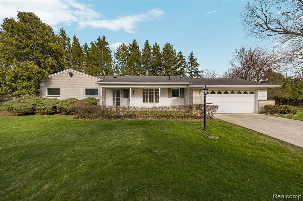 7077 Brookridge Drive, West Bloomfield, MI 48322