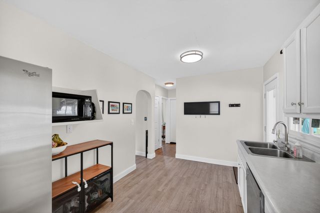 1521 Merle Hay Road, Des Moines, IA 50311