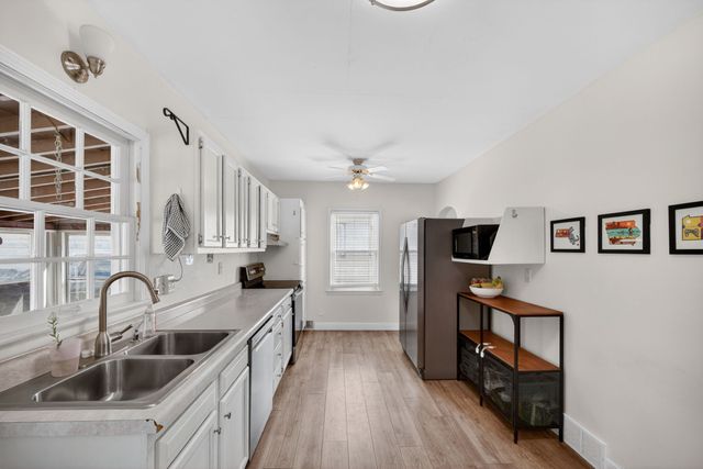 1521 Merle Hay Road, Des Moines, IA 50311