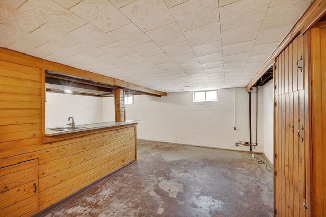 1521 Merle Hay Road, Des Moines, IA 50311