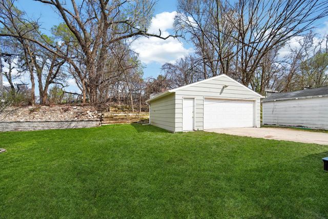 1521 Merle Hay Road, Des Moines, IA 50311