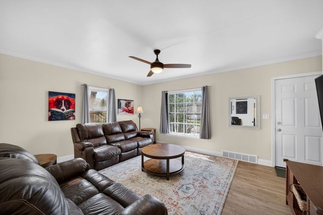 1521 Merle Hay Road, Des Moines, IA 50311