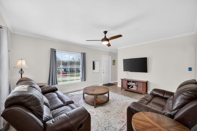 1521 Merle Hay Road, Des Moines, IA 50311