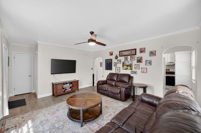 1521 Merle Hay Road, Des Moines, IA 50311