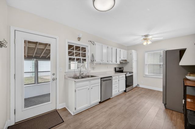 1521 Merle Hay Road, Des Moines, IA 50311