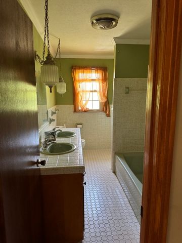 120 Brentwood Drive, Dickson, TN 37055