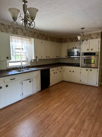 120 Brentwood Drive, Dickson, TN 37055