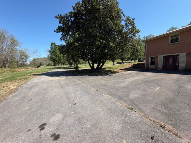 120 Brentwood Drive, Dickson, TN 37055