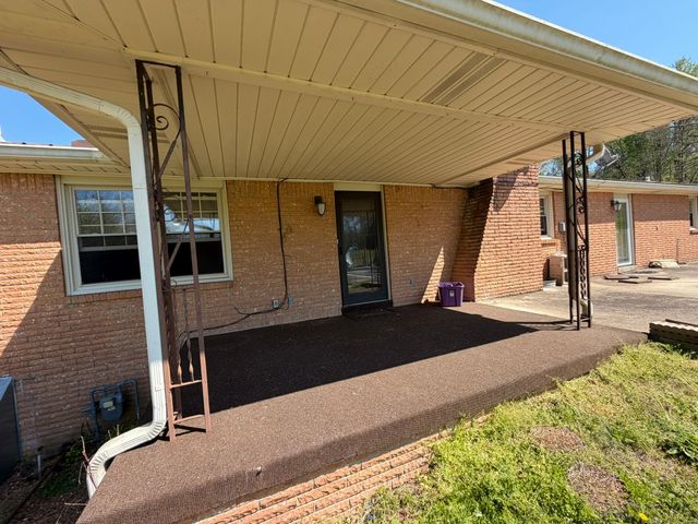 120 Brentwood Drive, Dickson, TN 37055