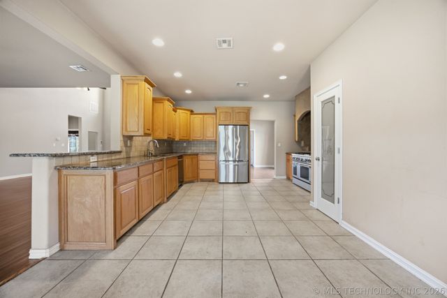 23727 S 413th East Avenue, Porter, OK 74454