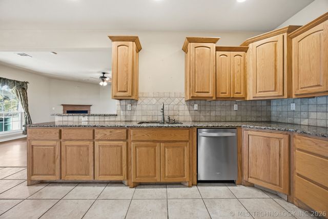 23727 S 413th East Avenue, Porter, OK 74454