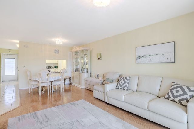 2333 Indian River Boulevard 306, Vero Beach, FL 32960