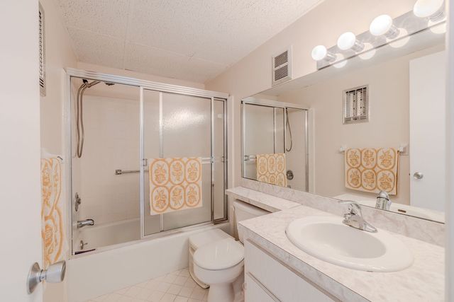 2333 Indian River Boulevard 306, Vero Beach, FL 32960