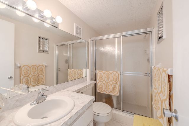 2333 Indian River Boulevard 306, Vero Beach, FL 32960