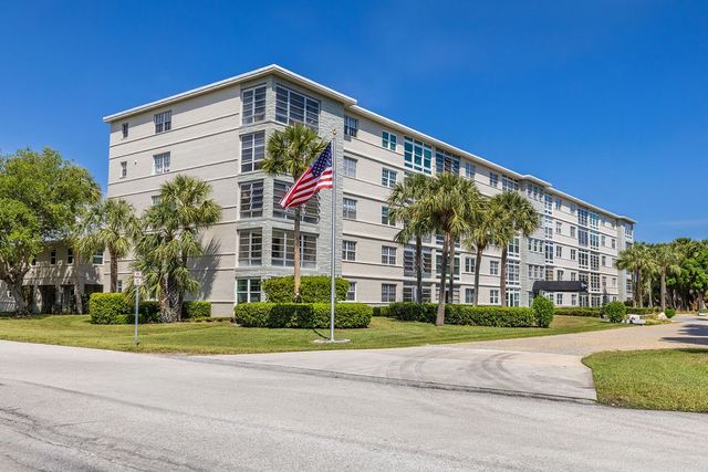 2333 Indian River Boulevard 306, Vero Beach, FL 32960