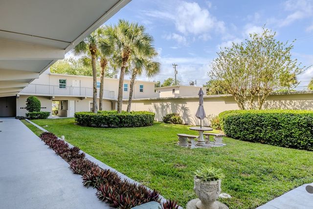 2333 Indian River Boulevard 306, Vero Beach, FL 32960