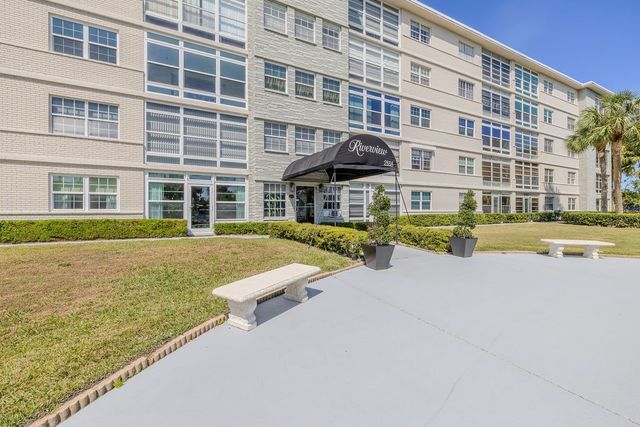 2333 Indian River Boulevard 306, Vero Beach, FL 32960