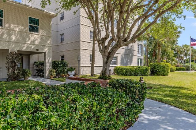 2333 Indian River Boulevard 306, Vero Beach, FL 32960