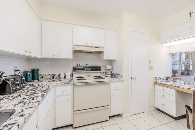 2333 Indian River Boulevard 306, Vero Beach, FL 32960