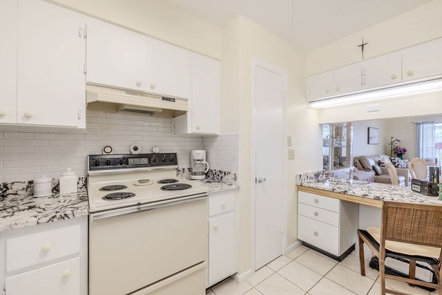 2333 Indian River Boulevard 306, Vero Beach, FL 32960