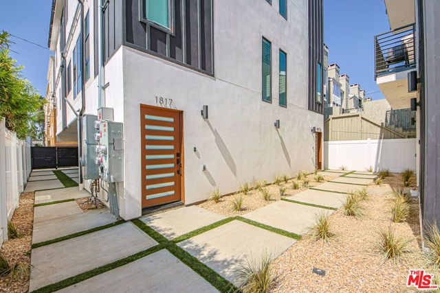 1815 Barry Avenue, Los Angeles, CA 90025