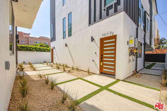 1815 Barry Avenue, Los Angeles, CA 90025
