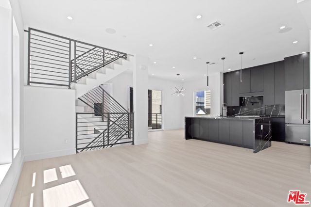 1815 Barry Avenue, Los Angeles, CA 90025