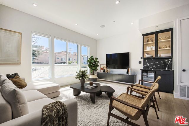 1815 Barry Avenue, Los Angeles, CA 90025