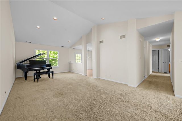 146 Bay Drive, Itasca, IL 60143