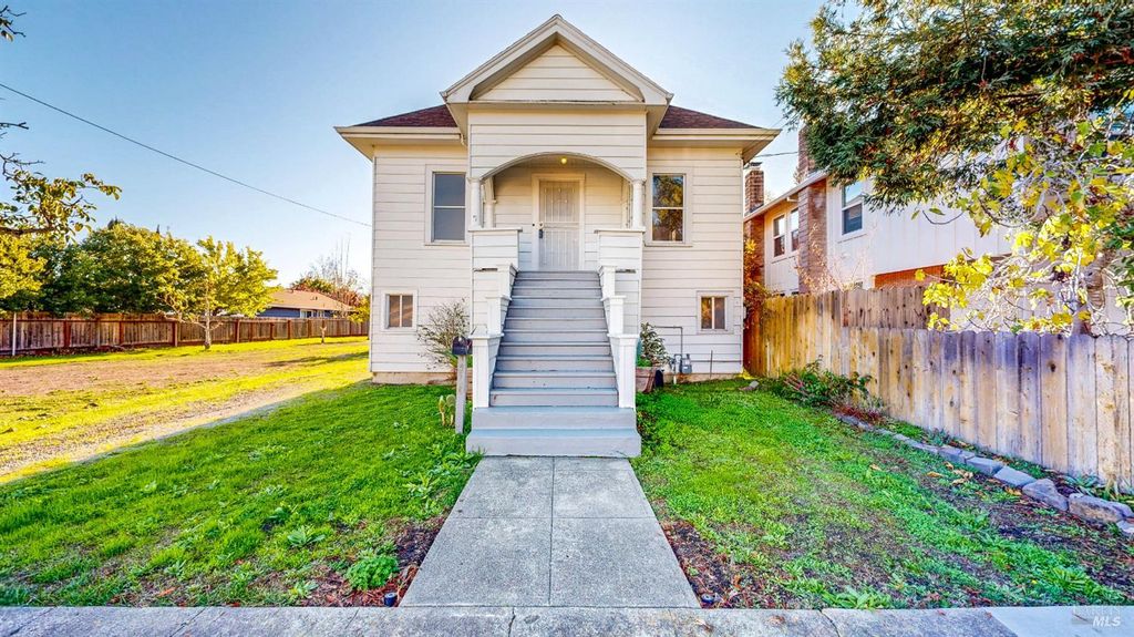 316 Vallejo St, Petaluma, CA 94952