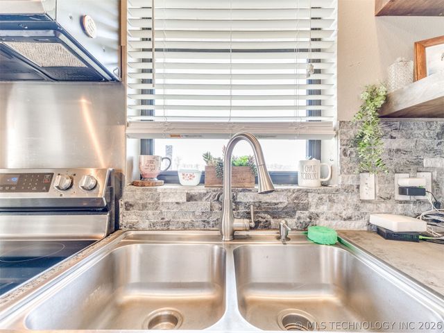 17515 Harreld Road, Beggs, OK 74421