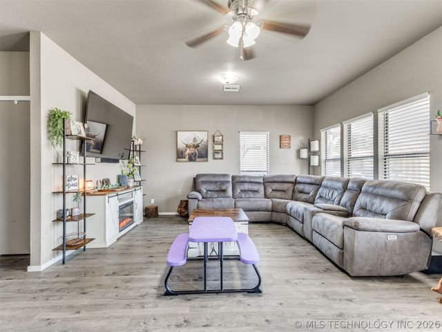 17515 Harreld Road, Beggs, OK 74421