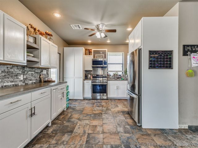 17515 Harreld Road, Beggs, OK 74421