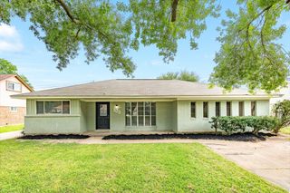 103 Honeysuckle, Lake Jackson, TX 77566