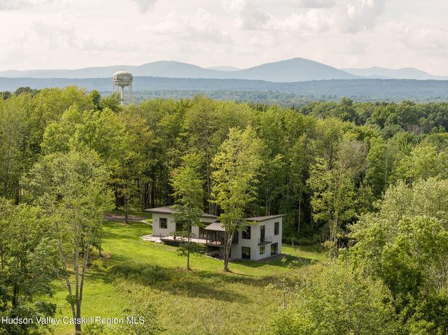 195 Mohonk Road, High Falls, NY 12440