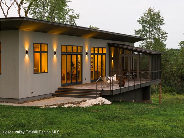 195 Mohonk Road, High Falls, NY 12440