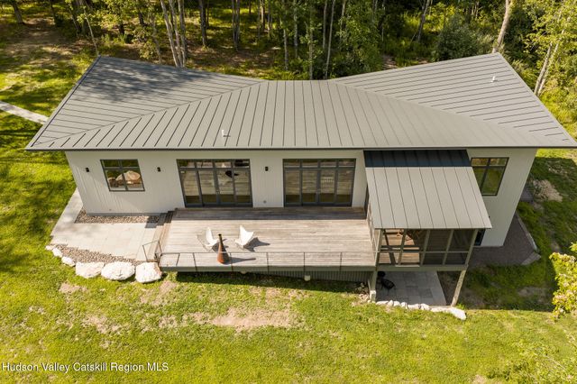 195 Mohonk Road, High Falls, NY 12440