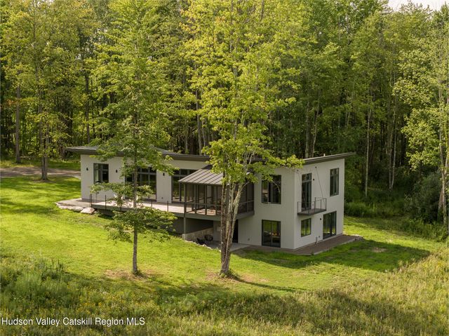 195 Mohonk Road, High Falls, NY 12440
