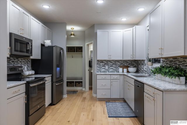 20459 E Street, Omaha, NE 68022