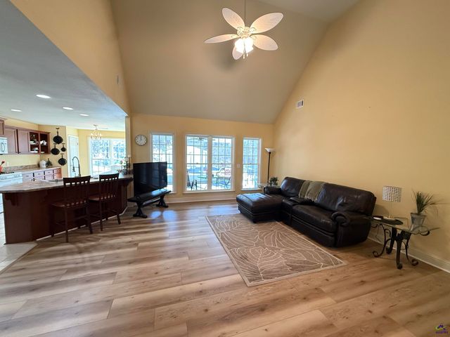 872 Jasmaine Way, Lizella, GA 31052