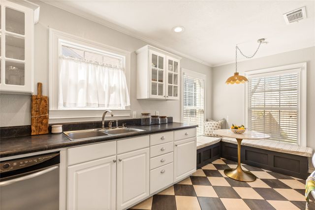 4216 Locke Avenue, Fort Worth, TX 76107