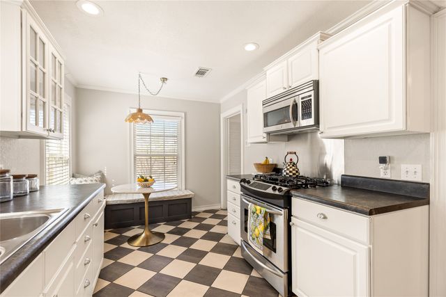 4216 Locke Avenue, Fort Worth, TX 76107