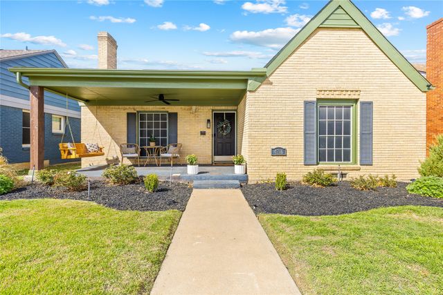 4216 Locke Avenue, Fort Worth, TX 76107