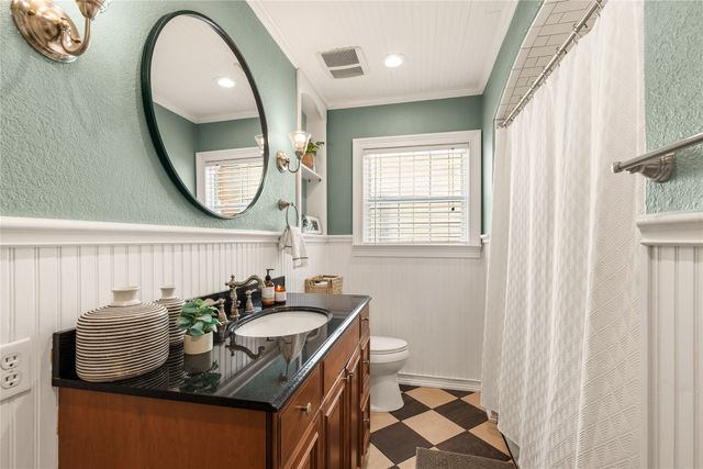 4216 Locke Avenue, Fort Worth, TX 76107