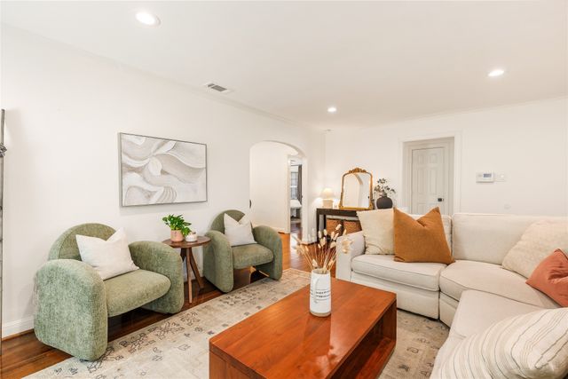 4216 Locke Avenue, Fort Worth, TX 76107