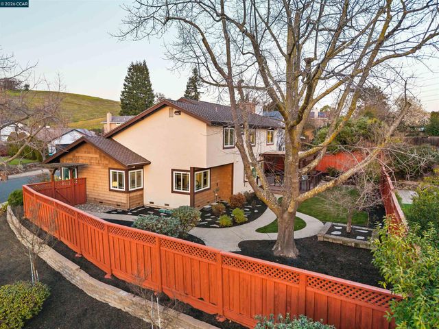 224 Briar Dr, Martinez, CA 94553