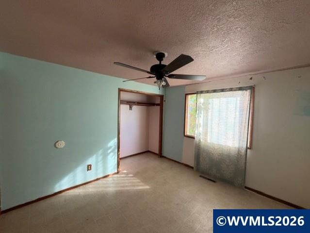 1105 Orchard Ln, Woodburn, OR 97071