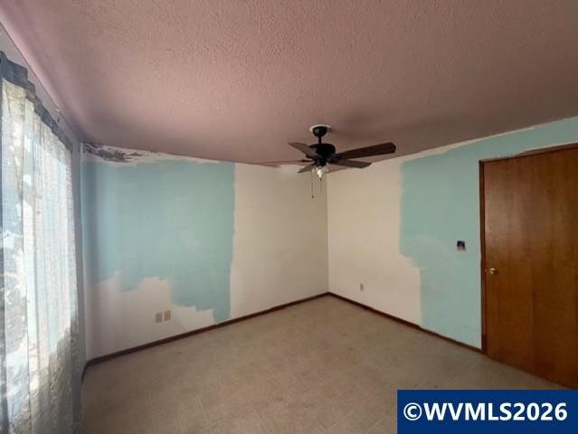 1105 Orchard Ln, Woodburn, OR 97071