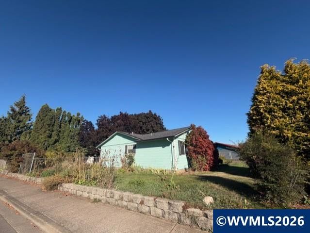 1105 Orchard Ln, Woodburn, OR 97071