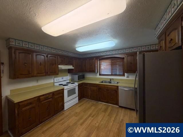 1105 Orchard Ln, Woodburn, OR 97071